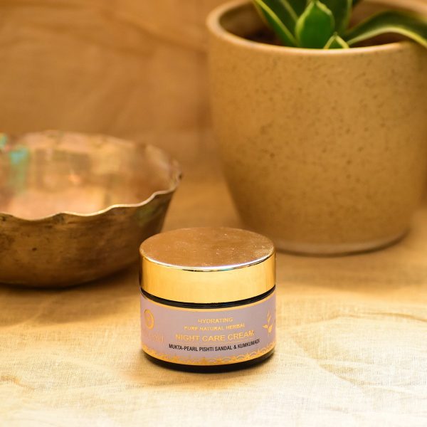 Body Gold Hydrating Night Care Cream With Mukta Pishti Sandal & Kumkumadi (50 Gm) - Image 3